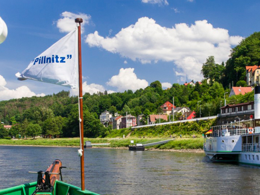Two ships meet in Königstein. The steamer 