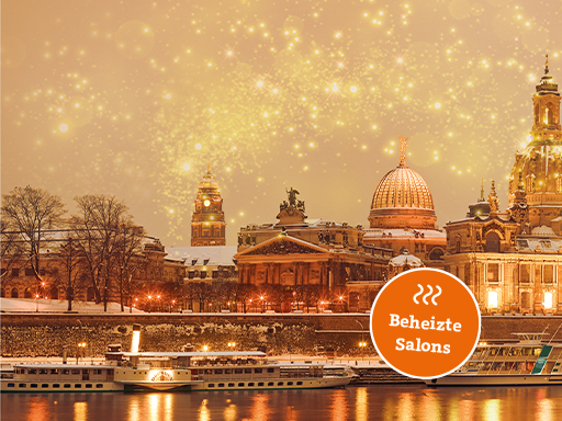 Werbung mit einem Winterbild vom Terrassenufer am Abend. Ein Dampfer und zwei Motorschiffe haben festgemacht, die Schiffe und die historischen Gebäude sind beleuchtet. Auf dem Foto der Hinweis, dass die Salons der Dampfer im Winter beheizt sind.