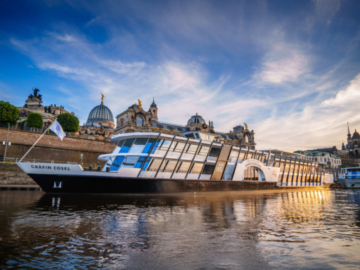 The motor ship 'Gräfin Cosel' in its new black and white livery at the Terrassenufer. The sky is blue with a few clouds.