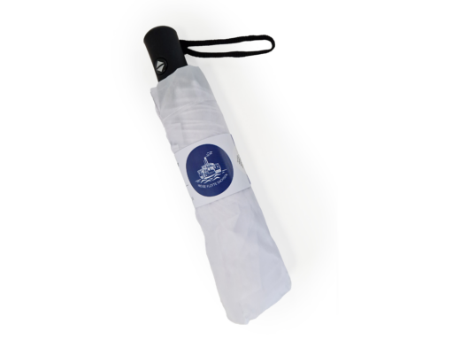 Weißer Schirm mit Dampfermotiv