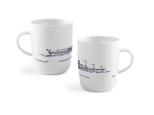 Souvenir-Tassen der WEIßE FLOTTE SACHSEN GmbH mit einem Motiv des Dampfers 